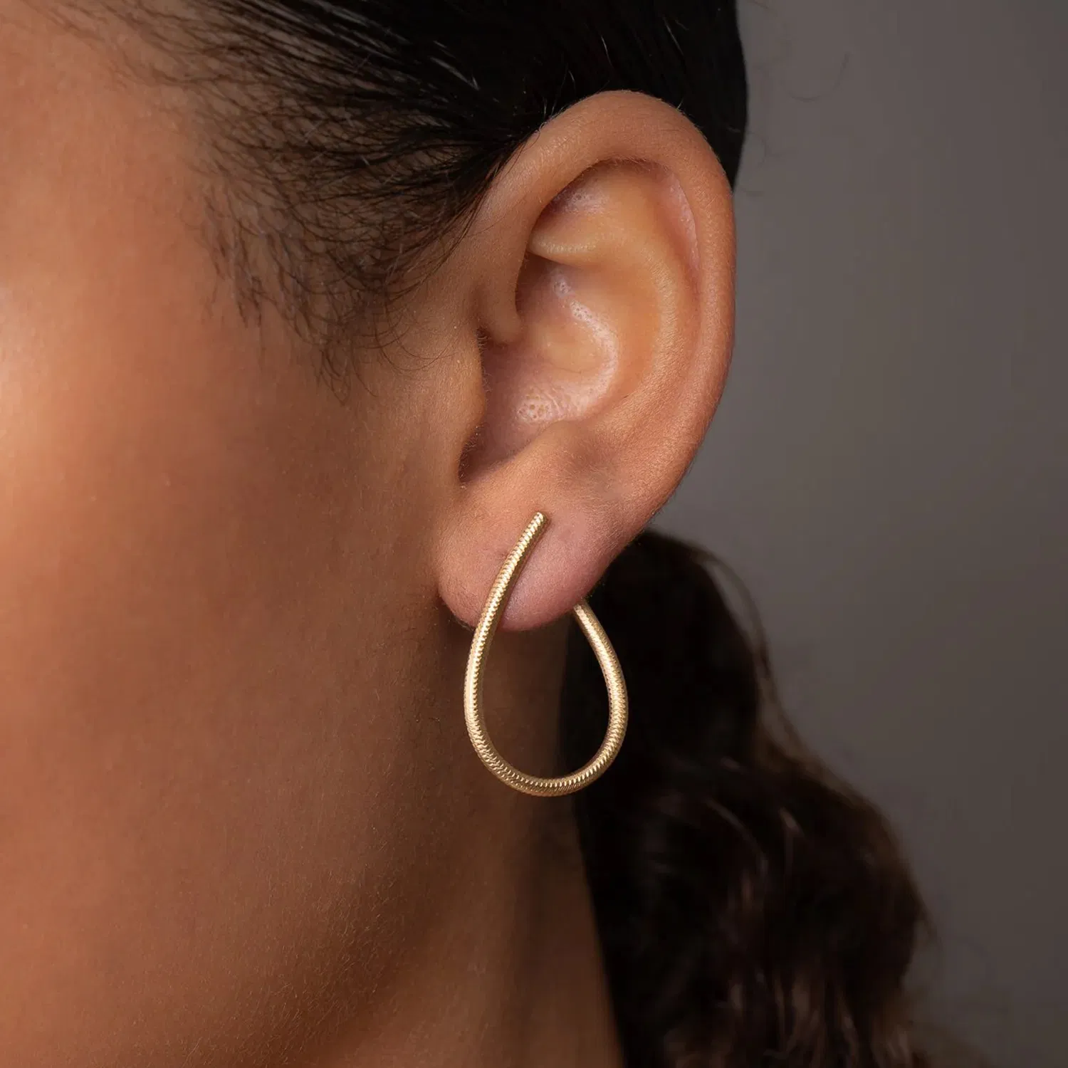 Ørepynt, Kharisma mellom - Bilde 2